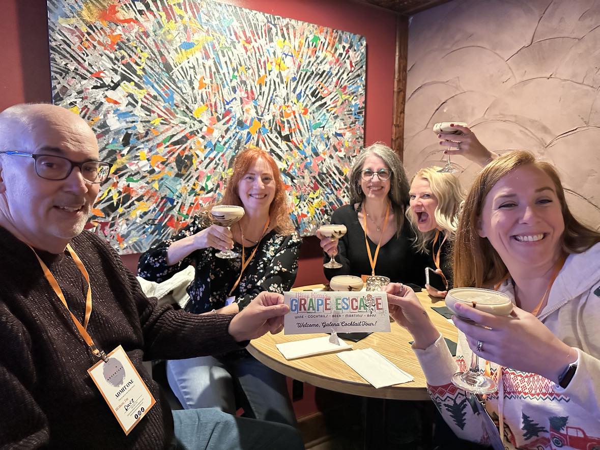 cocktail-adventure-tour-what-to-do-in-galena-il-live-music-shows